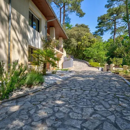 De La Source Villa *